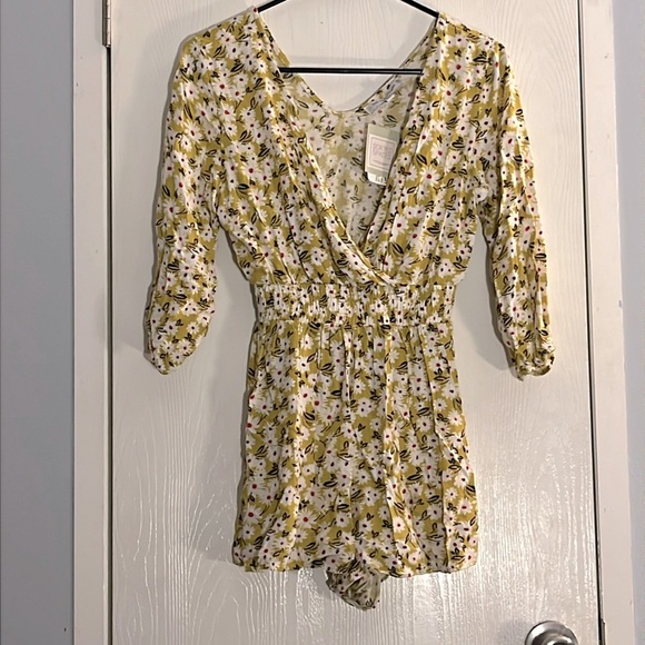 The Vanity Room Yellow Floral Romper (XS) - Picture 3 of 9
